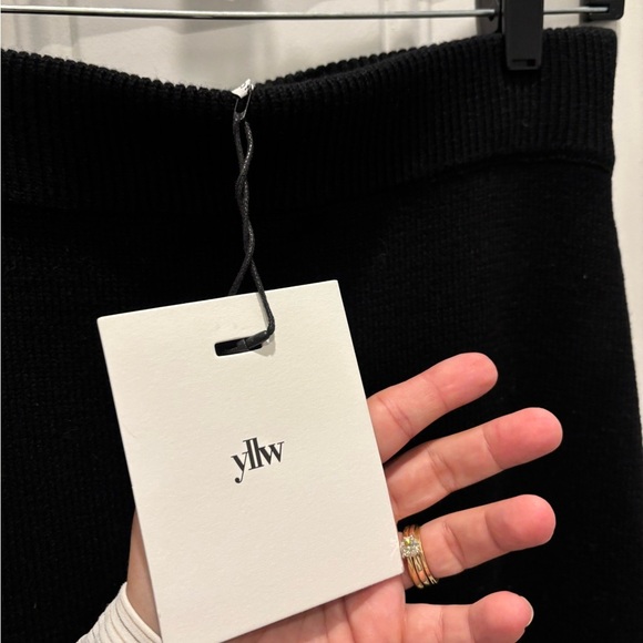 Yllw The Label Eden Cut Out Detail Knit Maxi Skirt Black Sz XXl
Skirt - Picture 4 of 5